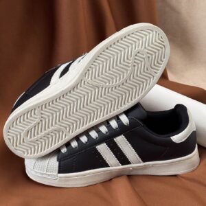 Кросівки жіночі